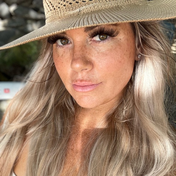 Meet your Posher, Kristi - Picture 1 of 2